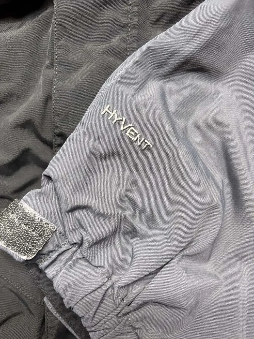 North Face Hyvent Men’s Jacket Medium Black Blue Ski Snowboard Winter Gorpcore